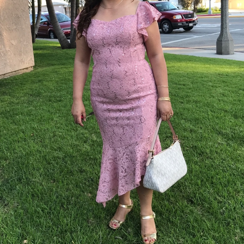 Beautiful Dress - Picture 2 of 8